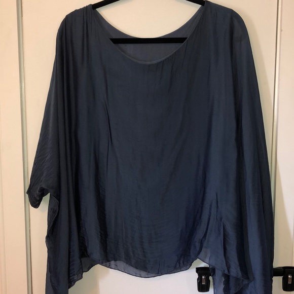 Tops - Pretty slate blue top size  med.
